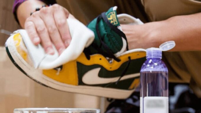 Cara Menghilangkan Bekas Lem di Sepatu Paling Cepat